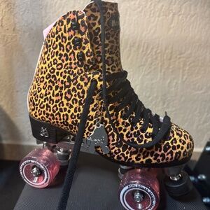 Moxie Jungle Leopard/Pink.Med. Skates